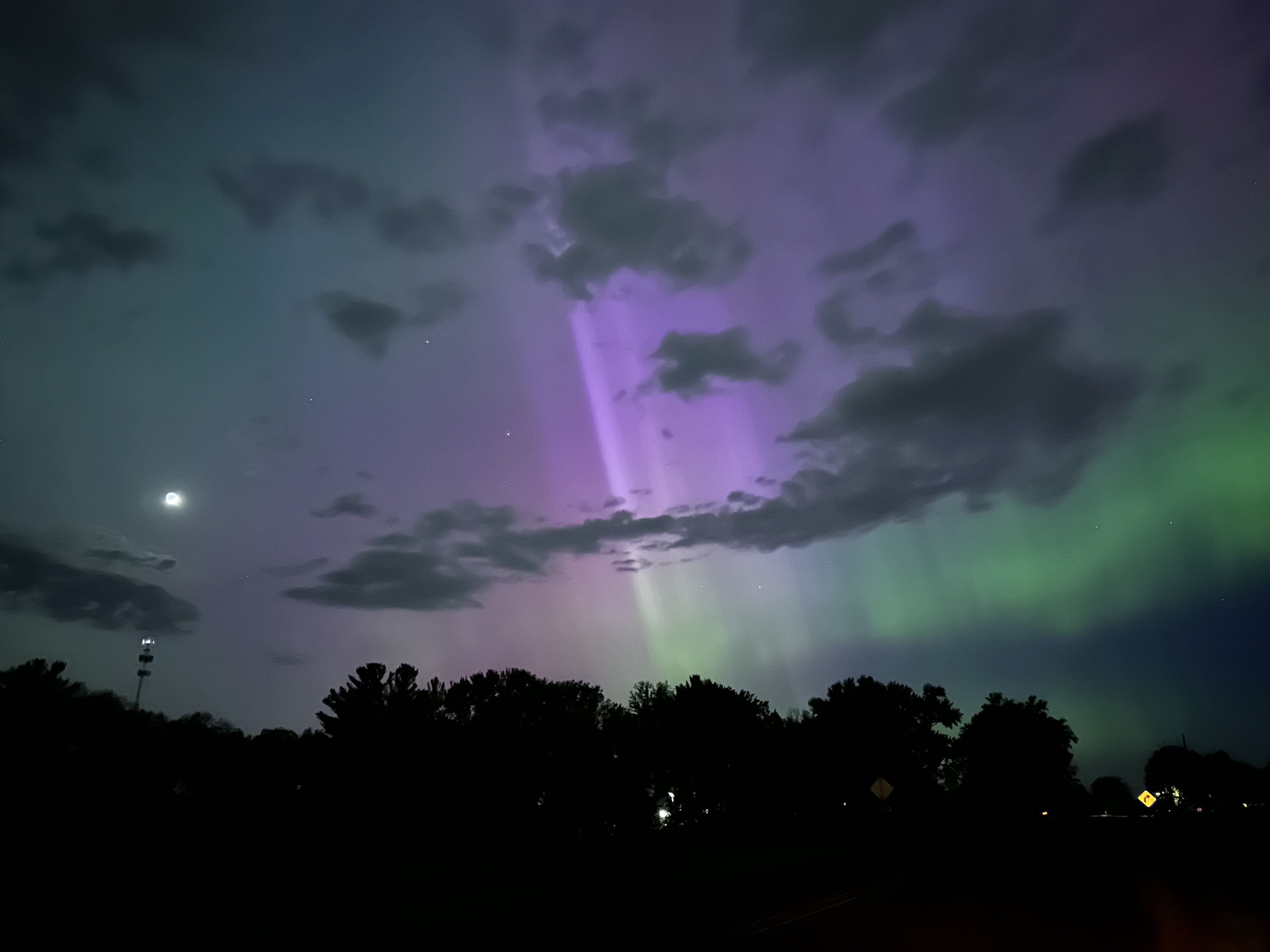 Auroras seen from Wisconsin Dells on May 10, 2024.  Photo by Jerry Zhu